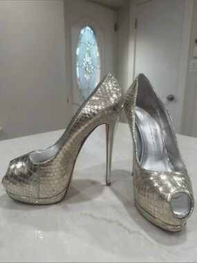 Giuseppe Zanotti Metallic Silver Peep-Toe Stiletto Pumps sz 40 once worn/NEW
